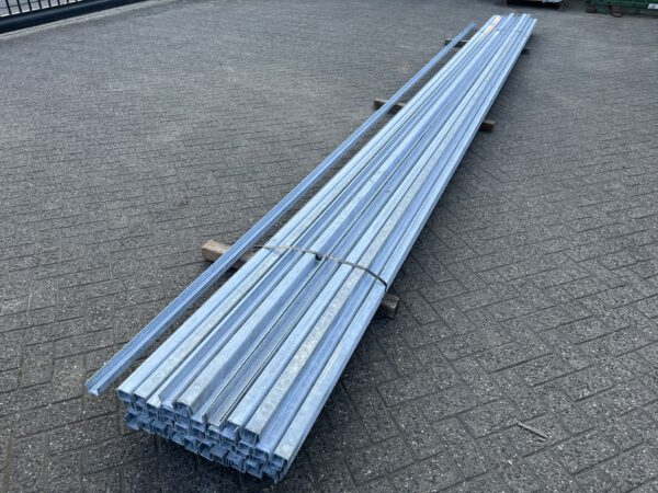 Stalen U-profiel verzinkt 45/52x40MM 700CM lengte 70ST nieuw