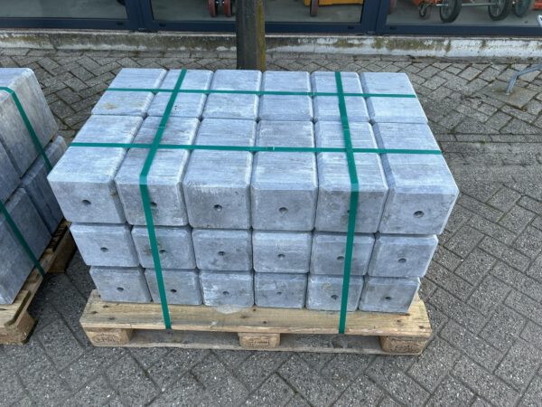 Hardsteen sokkel/hardsteen poer 18x18x33CM 4x facetrand