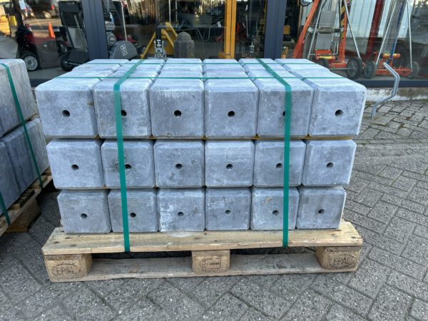 Hardsteen sokkel/hardsteen poer 18x18x33CM 4x facetrand - Afbeelding 2