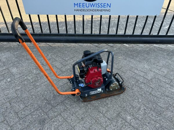 Belle LC3228 benzine trilplaat 1100KG slagkracht gebruikt