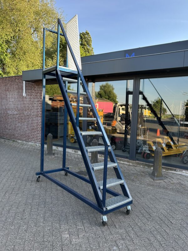 Stalen verrijdbare trap/magazijntrap met bordes 240CM VH