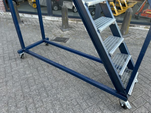 Stalen verrijdbare trap/magazijntrap met bordes 240CM VH - Afbeelding 8