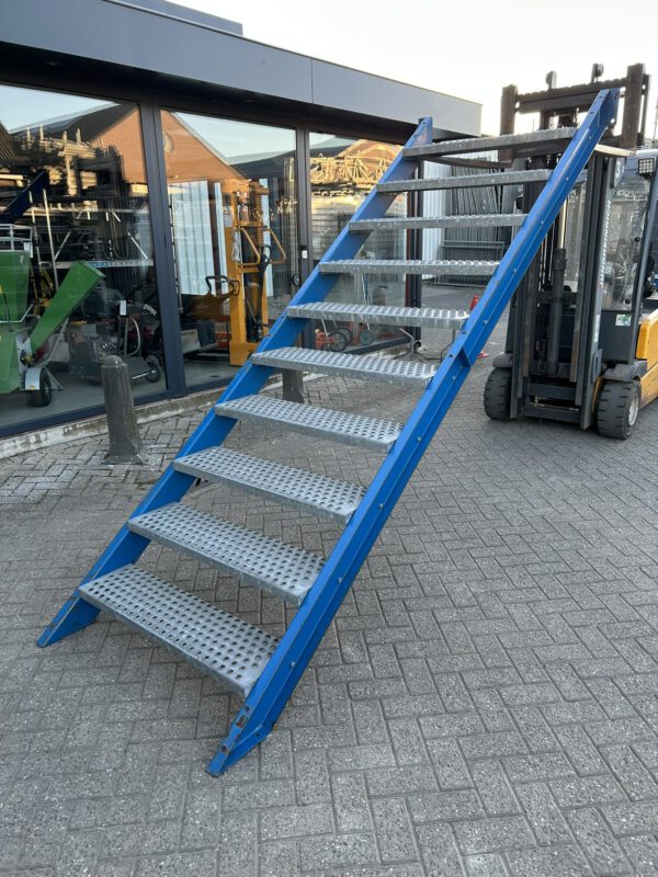Stalen trap/metalen trap/entresol trap/verdiepingstrap 220CM