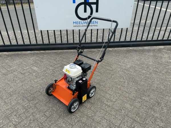 Eliet E401 VM benzine verticuteermachine/verticuteer machine