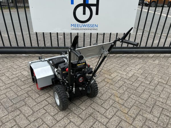 Lumag KM800 benzine borstelmachine/veegmachine met opvangbak - Afbeelding 5