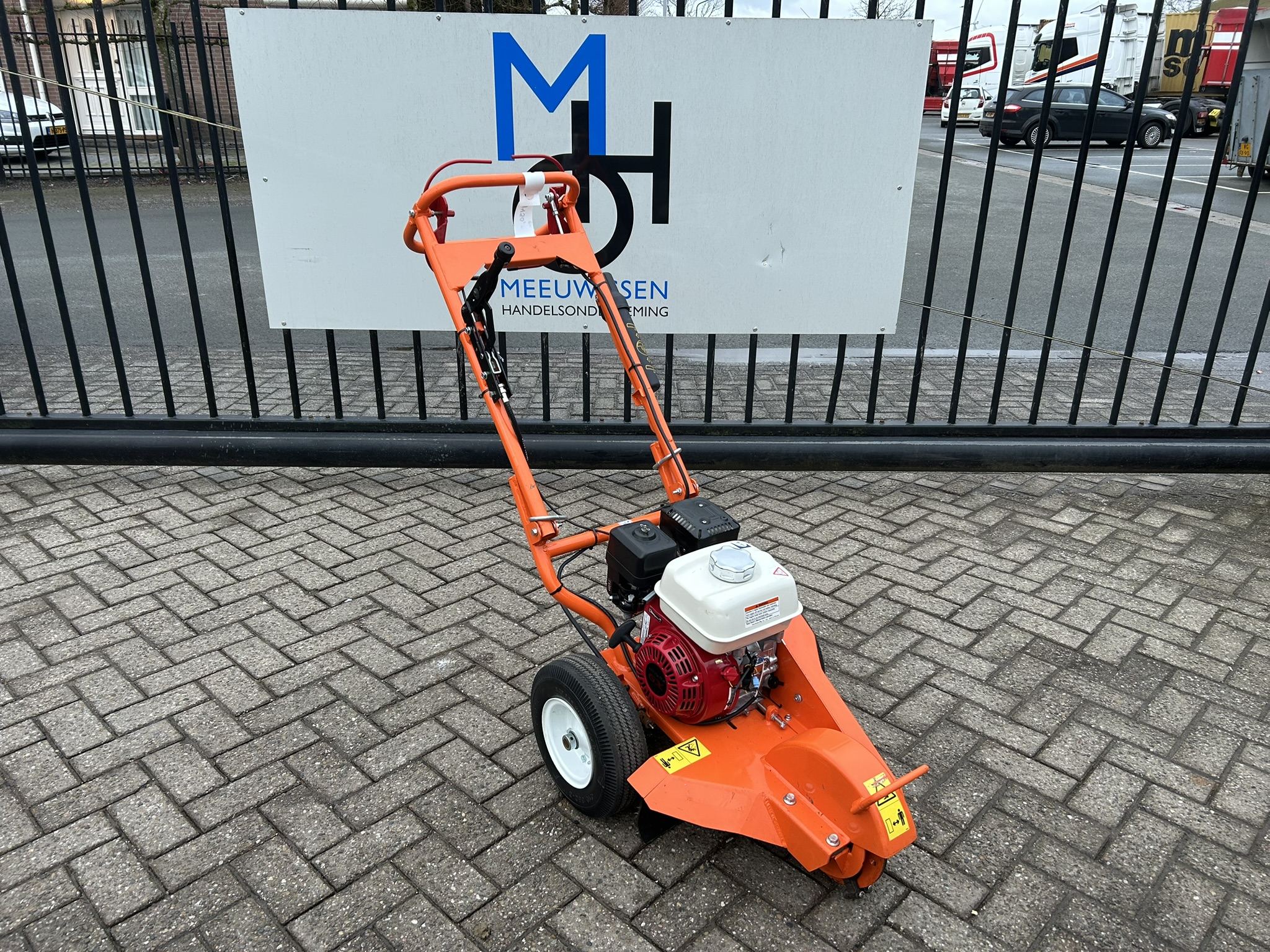 Dosko 200-6H benzine boomstronkenfrees/stobbenfrees