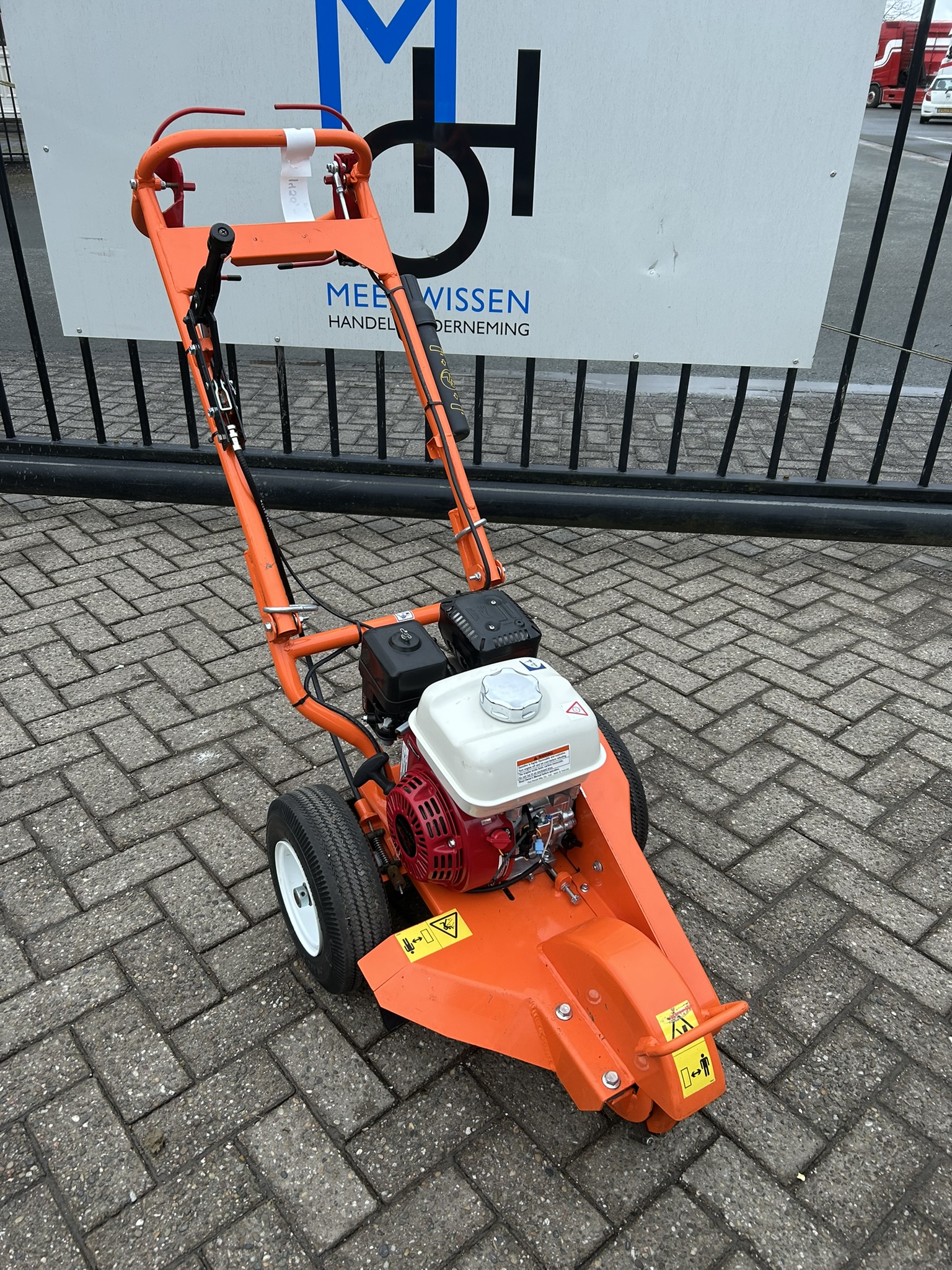 Dosko 200-6H benzine boomstronkenfrees/stobbenfrees - Afbeelding 2