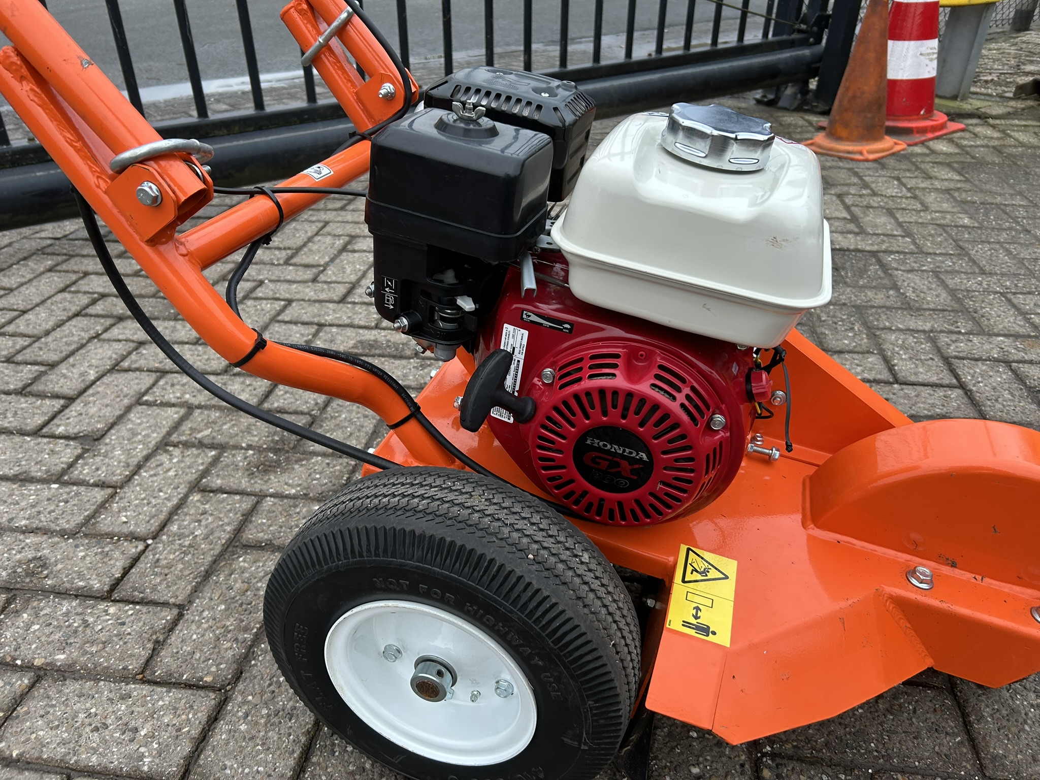 Dosko 200-6H benzine boomstronkenfrees/stobbenfrees - Afbeelding 5