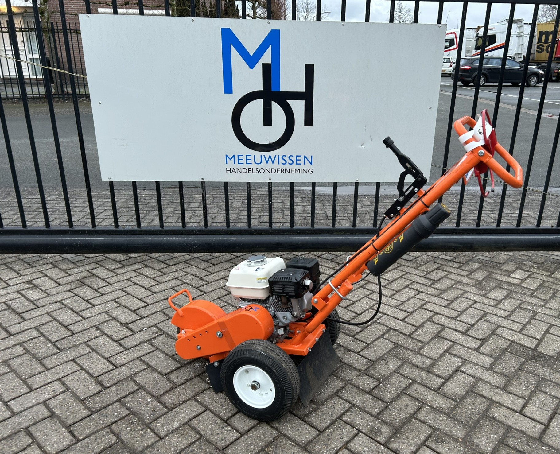 Dosko 200-6H benzine boomstronkenfrees/stobbenfrees - Afbeelding 3