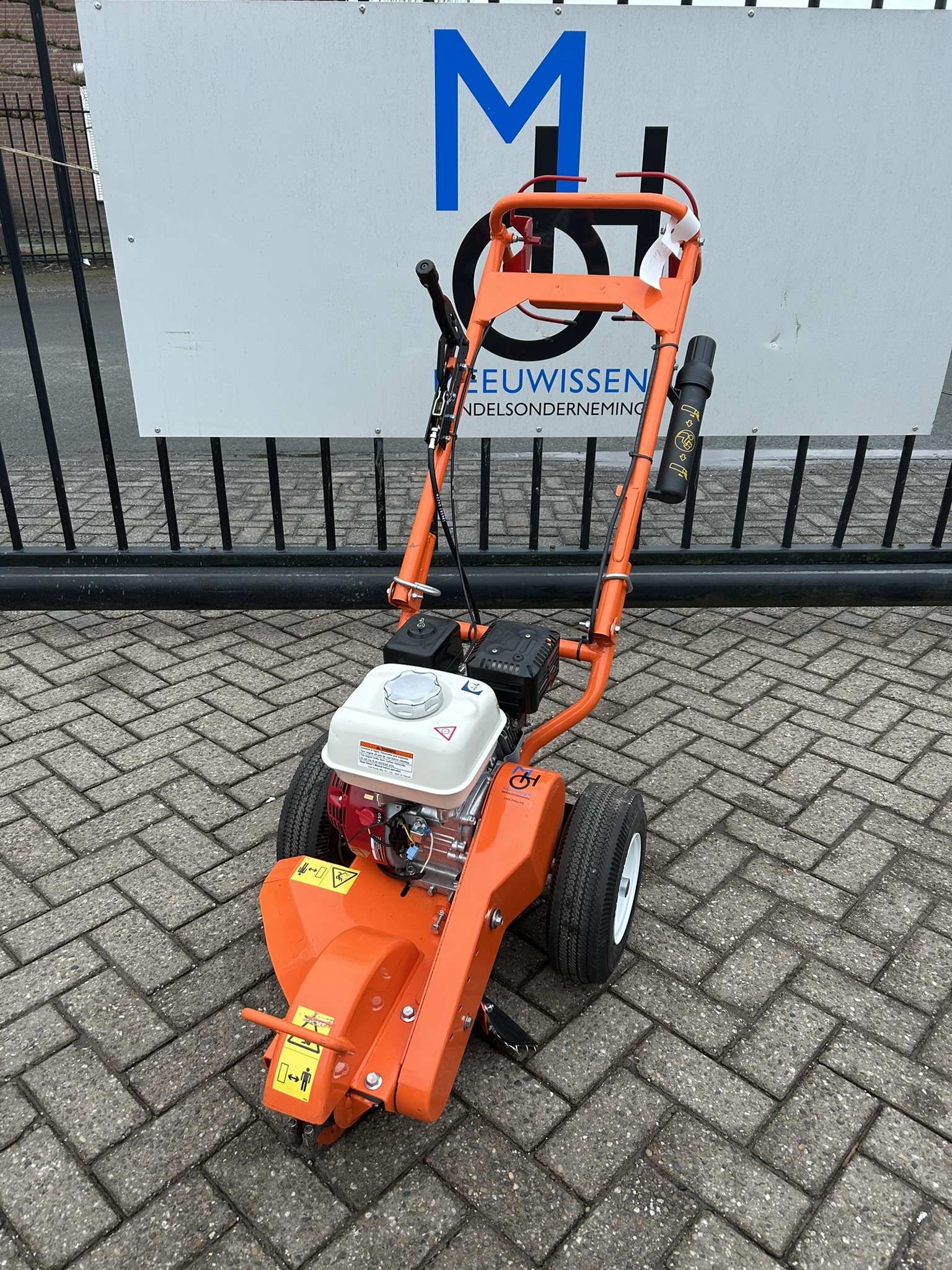 Dosko 200-6H benzine boomstronkenfrees/stobbenfrees - Afbeelding 4