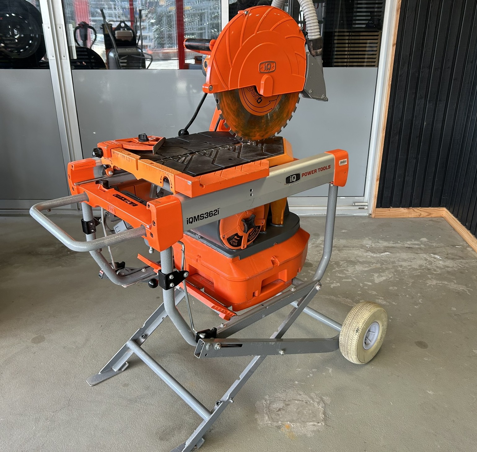 iQMS362i steenzaagmachine inclusief stofafzuiging gebruikt